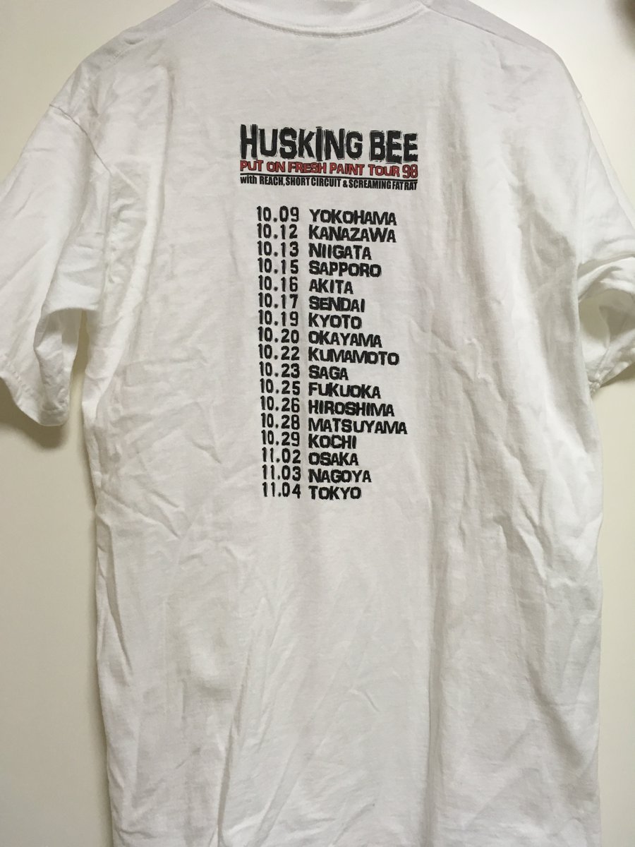 Top_40_Age's tweet photo. ＃131 HUSKING BEE
「PUT ON FRESH PAINT」25周年ツアーが開催されると聞いて、当時のツアーTシャツを。
#マーチャンダイズ記録シリーズ #HuskingBee #ハスキング・ビー #FineLines #TheNerveland #SpitMiddleFinger #MarsEurythmics #TheFirewoodProject #REACH #ShortCircuit #ScreamingFatRat https://t.co/T22fXJUOlP