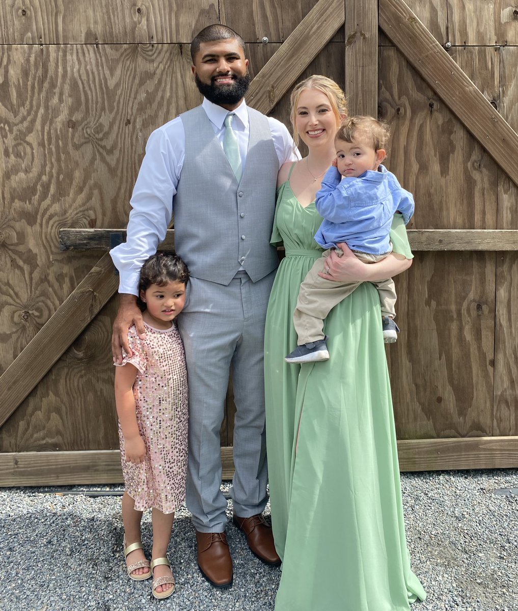 olivepolive's tweet photo. Outdoor weddings in July in Florida 💀 but at least we looked cute https://t.co/isBah6qAHd