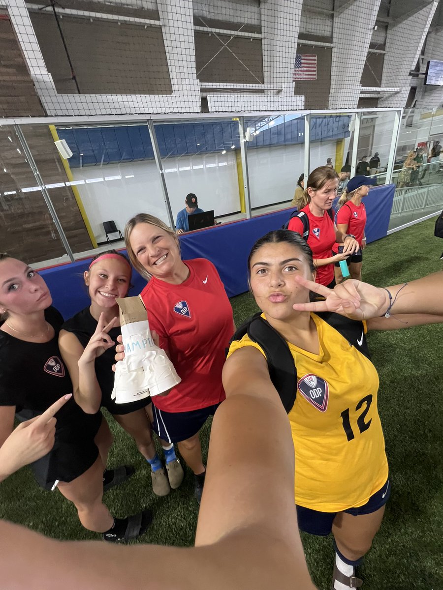 MakenaTapia's tweet photo. Day 1 of Regional Camp is over! Amazing morning and afternoon. My team and I won round robin! Can't wait to get after it tomorrow
#goalkeeper #odp #usys #usysodp #olympicdevelopmentprogram #westodp #region4odp #gk #goalkeeper #2025gk #californiasoccer https://t.co/fOgMmFvZbr