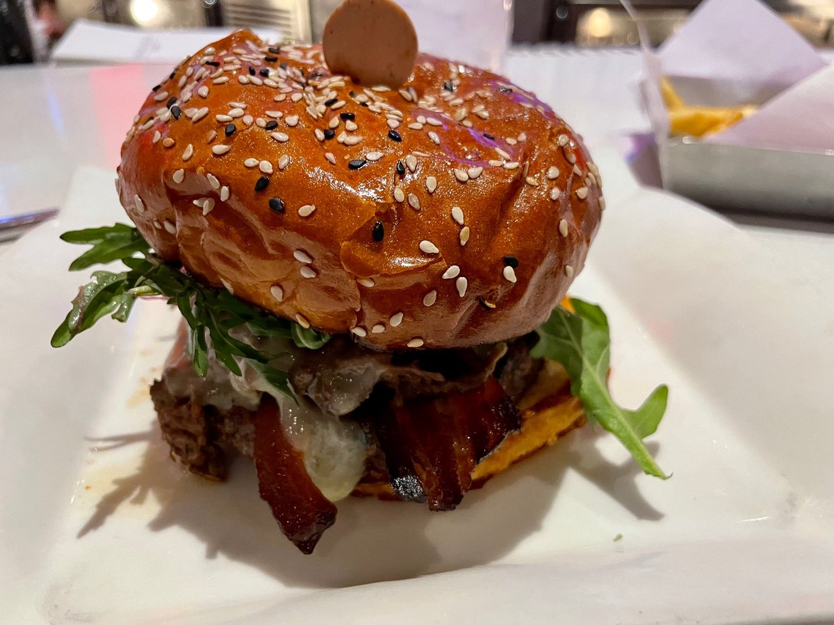 I'm at Gordon Ramsay Burger - @caesarsent in Las Vegas, NV https://t.co/csJW6pi86U https://t.co/jrctKVArxL