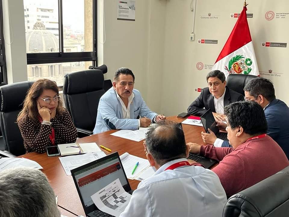 marticorenaperu's tweet photo. #Junio6✅ | 📌Este jueves nos reunimos con el Director Ejecutivo adjunto de la ARCC, Fernando Munive Díaz y los sectoristas de la región Ica, para dialogar sobre los proyectos de inversión en nuestra región a cargo de la ARCC y los contratos suscritos de gobierno a gobierno. https://t.co/5hVYKWkIZc
