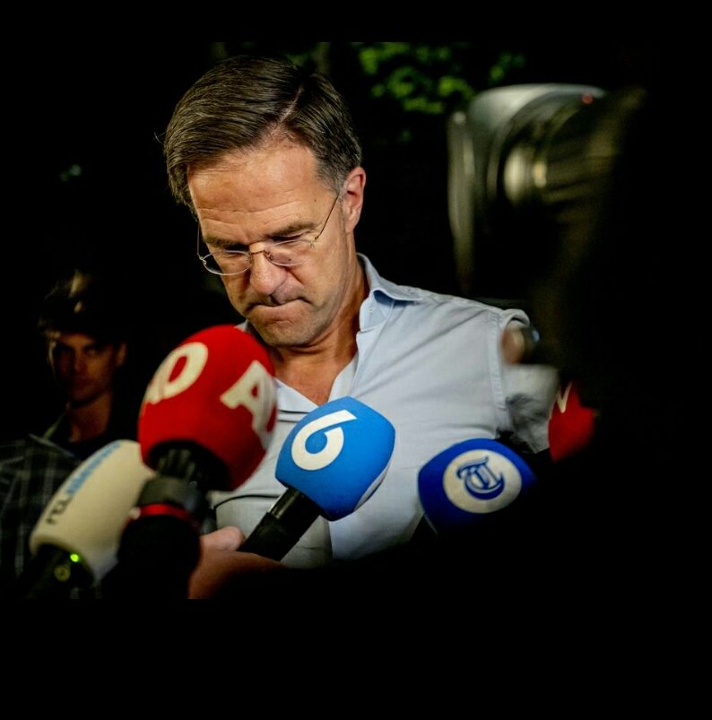mink76's tweet photo. Zijn kabinetten vallen elke keer weer en hij denkt steeds (met vele stemmers) dat hij de oplossing is... je land is groter dan je partij. Hou eens op! https://t.co/235CgiEOCC