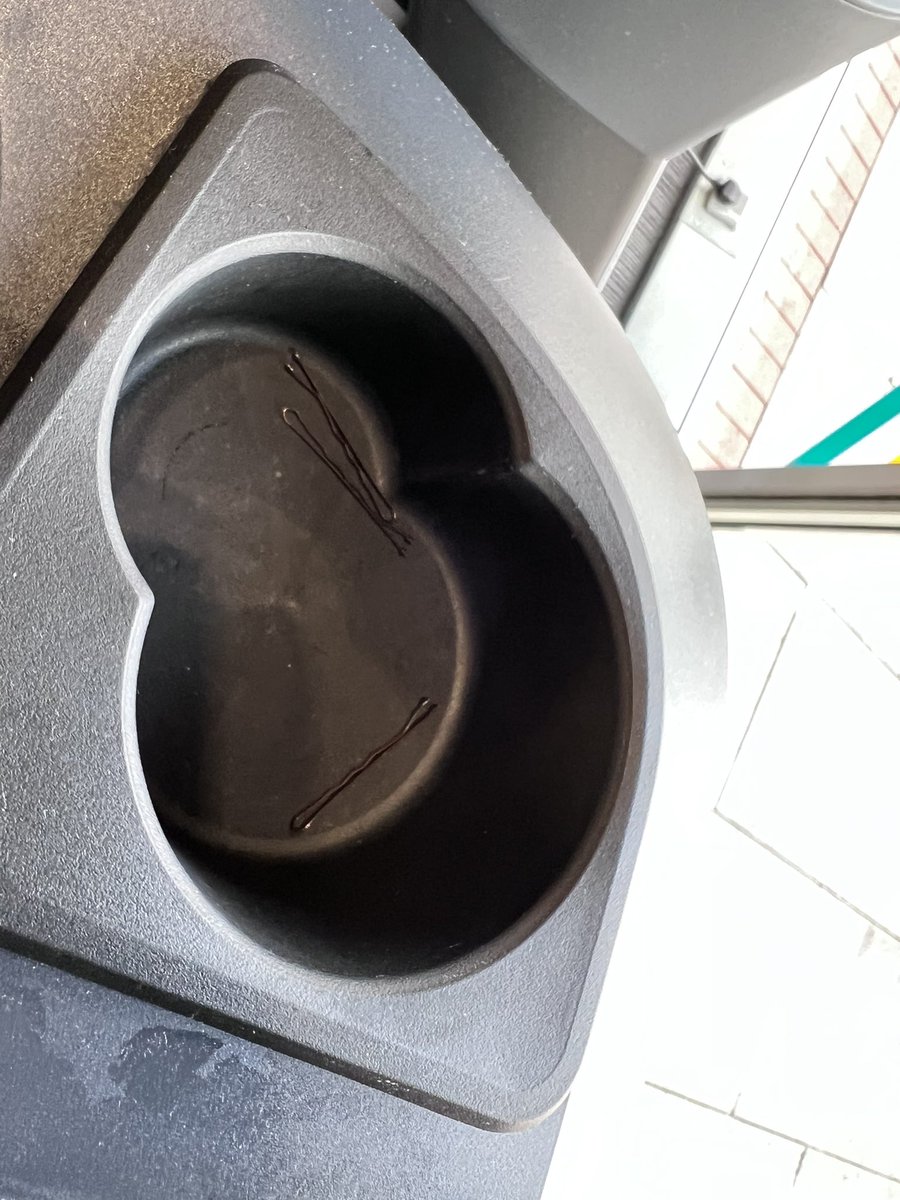 amelia_s's tweet photo. @PureGym I’ve recently joined again. I noticed that the cleaning station isn’t there anymore which is bad, it’s a standard hygiene for us can clean the equipment before use. On Thursday, I noticed that these’ve been there since Tuesday. Just make things worse! https://t.co/xGLLYxIeab