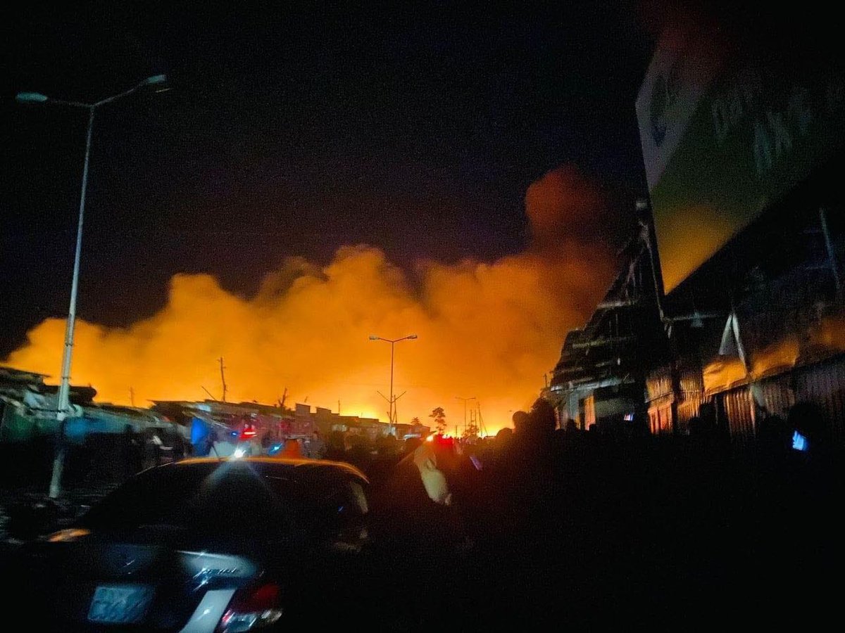 addisstandard's tweet photo. #Ethiopia: #Somali region battles to control massive fire in #Jigjiga city's major commercial district 

Efforts are ongoing to control a massive fire that broke out in Jigjiga city, the capital of Somali regional state, in a shopping district housing commonly known as the New Taiwan Market. The cause of the fire is yet to be determined.

Local media, Somali Fast Info., reported that efforts are currently underway to control the fire by coordinated efforts involving emergency prevention teams, security forces and medical professionals who are are working together to prevent the fire from spreading to other parts of the city.