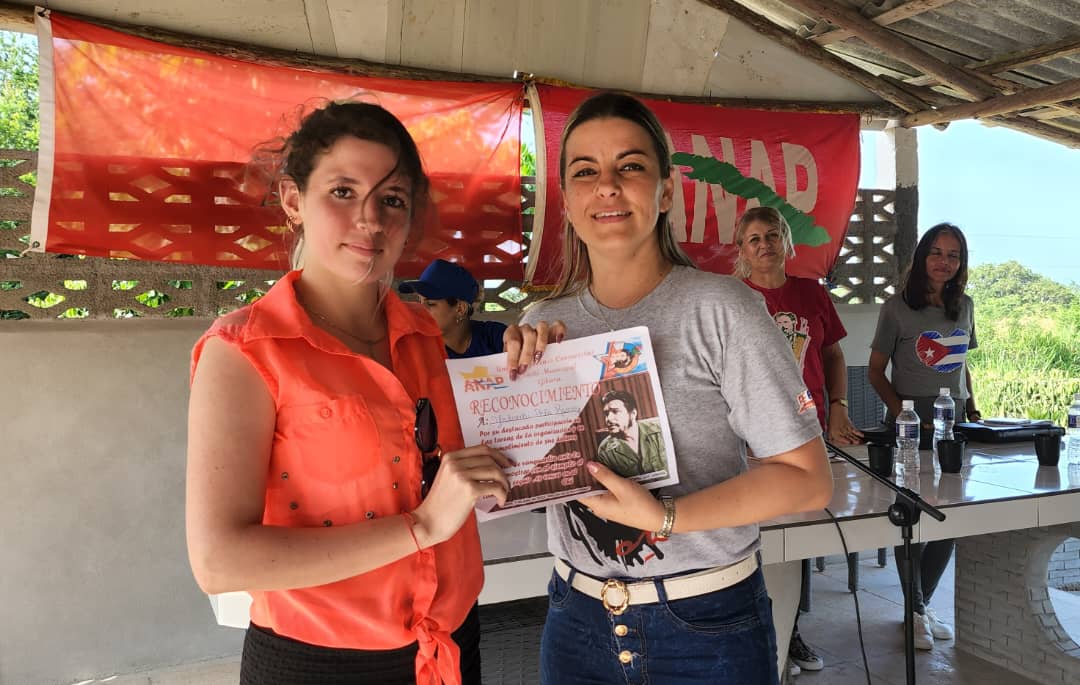 Con jóvenes muy nobles y valiosos, quienes están asociados a la CCS Frank País García ubicada en el consejo popular Uñas, del municipio Gibara, intercambié este viernes. Atender a quienes están en el campo sigue siendo estratégico para el desarrollo del país. #ConTodosLaVictoria
