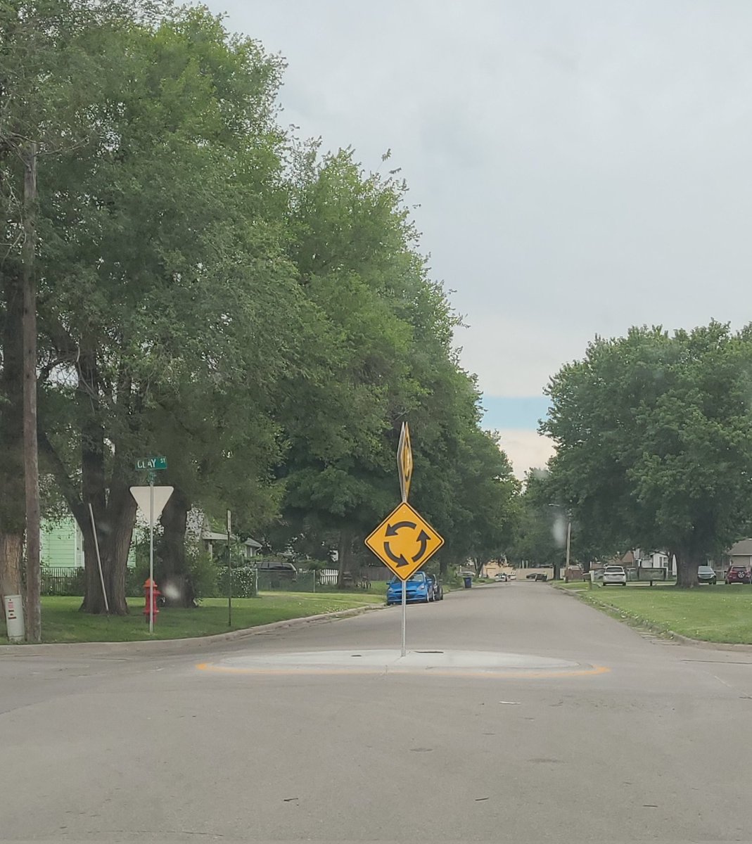 genderatio's tweet image. look at this submissive ass roundabout. it has no control over me. 0 girth. i will drive over it.