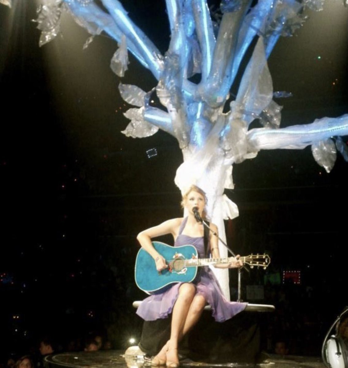 Colbs1120's tweet photo. Kansas City will be getting last kiss, unsure what night but she hasn’t played it yet did a surprise song and they took the koi fish guitar. She used that to play last kiss on the speak now tour in 2011 @taylornation13 #TSTheErasTour https://t.co/FwhgfFU6xP