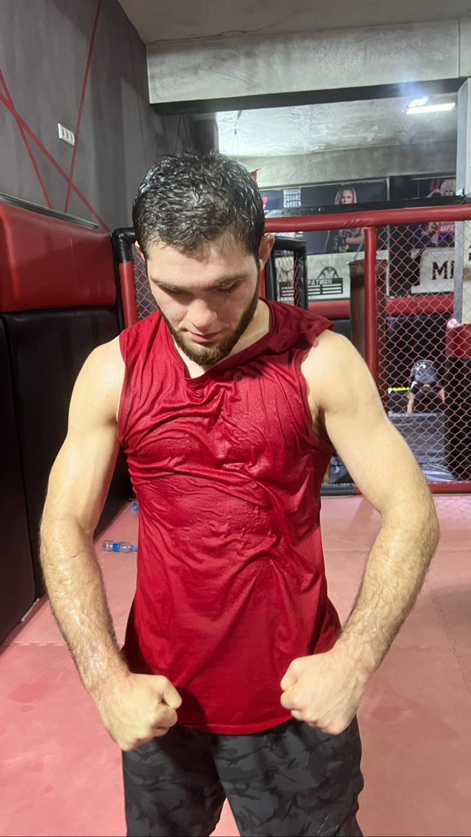 DlAMONDPRESSURE's tweet photo. who’s working as hard as me? 💦 https://t.co/C5JmXpgGnN