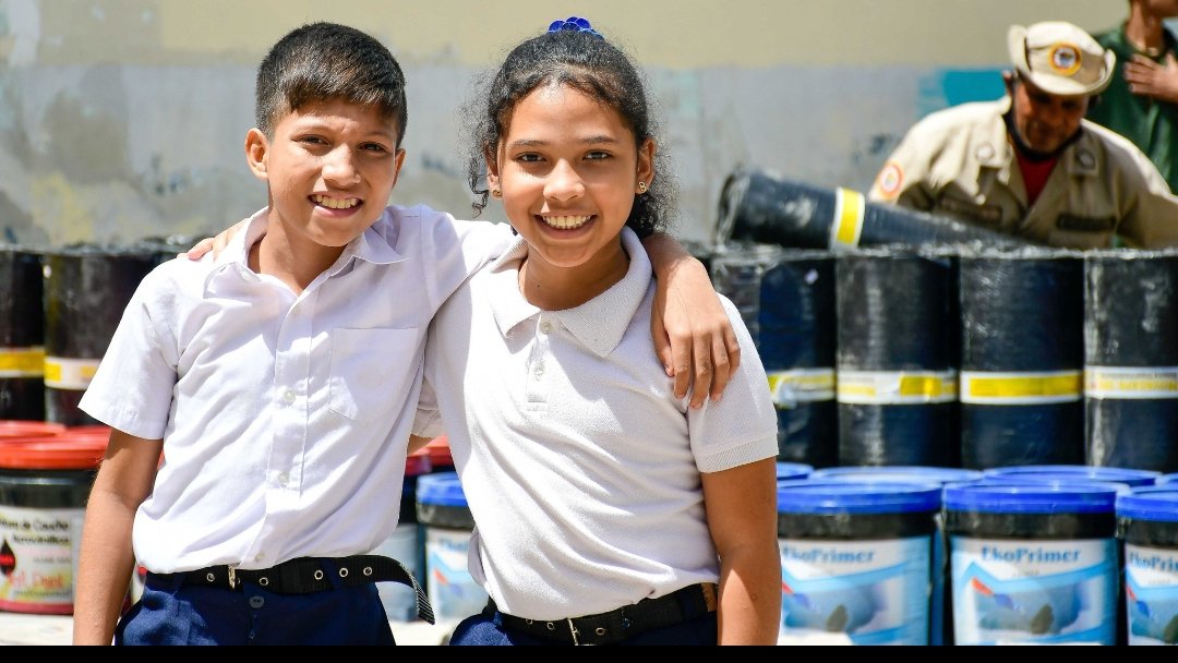 Vía <a href="/_LaAvanzadora/">Yelitze Santaella</a>: Reconocemos el trabajo, esfuerzo y  ardua labor ejercida por la comunidad educativa, las Bricomiles, el Poder Popular organizado y la FANB en la recuperación de las instituciones educativas en el territorio nacional.
#RedParlamentariaJuvenil

<a href="/NicolasMaduro/">Nicolás Maduro</a>