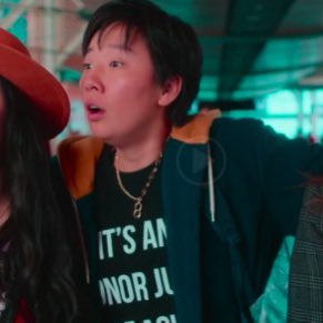 originalspin's tweet image. There’s one tiny beef I have with JOY RIDE and that’s this: In it, Deadeye—played by the amazing Sabrina Wu—wears a BOOTLEG @EWPlayers IT’S AN HONOR JUST TO BE ASIAN shirt.
I just convinced EWP to reopen the campaign so you all can buy the real thing!
bonfire.com/its-an-honor-t…
