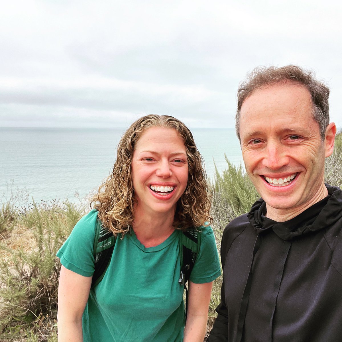 katy_milkman's tweet photo. Such a treat to go on a hike today in CA with the brilliant @uclaanderson behavioral scientist @HalHershfield. If you haven’t read his recent book #YourFutureSelf yet, go get a copy ASAP! You owe it to future you.
📖👉🏻https://t.co/7ssJWnYkiY https://t.co/Zo29rwfMit