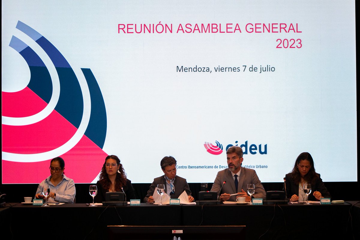 CIDEU's tweet photo. Finalizó el XXV #CongresoCIDEU. Gracias a @UlpianoSuarez y al equipo de @ciudaddemendoza, por la organización de este encuentro que contó con la participación de 120 representantes de más de 40 ciudades iberoamericanas.
https://t.co/D6mPmhIpOg https://t.co/VCa4uTZ7DM