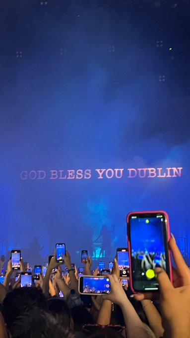 tonight was so beautiful #lanadelrey https://t.co/s6YSHRV5fy<a href="/tag/lanadelrey"class="tags">#lanadelrey</a>