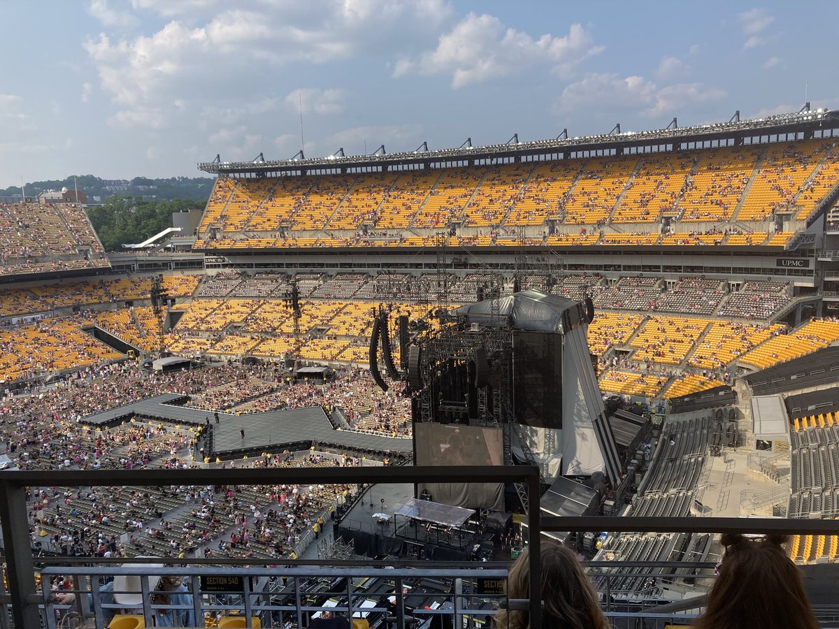 ellie 🍉🐝 misses idkhow :( tweet media