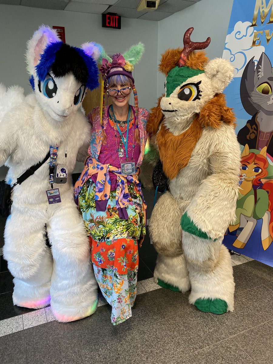 Elley_Ray's tweet photo. Ponies RULE!!! #AnywayComeToTrotcon 💗💫🌈🦄🎉🎶 https://t.co/uRg79Atp27