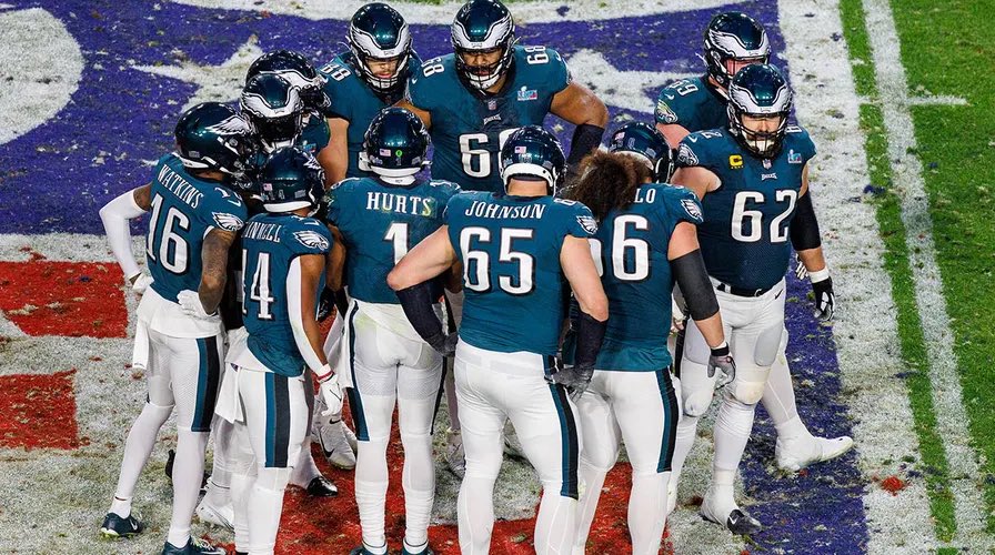 corephilly's tweet image. Pick your favorite Super Bowl team.

RT: 2018 (LII)                     Like: 2023 (LVII)