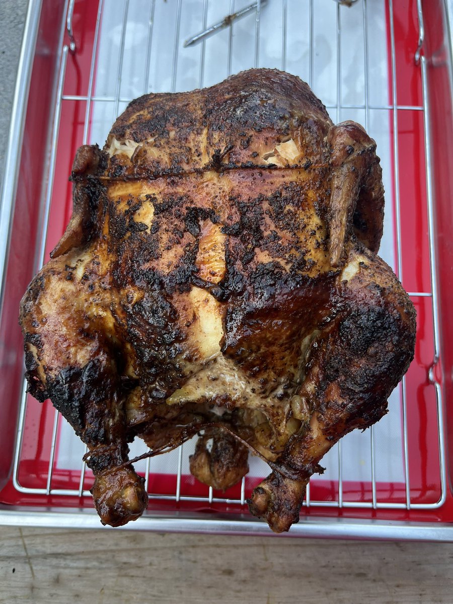 uswfishingjosh's tweet photo. Friday night dinner! Rotisserie chicken, corn off the cob, potatoes with herbs and butter with a side of @SwissChaletCA sauce. @the_dadchef @716chef @michaelgdeck https://t.co/J2voTmiRsN