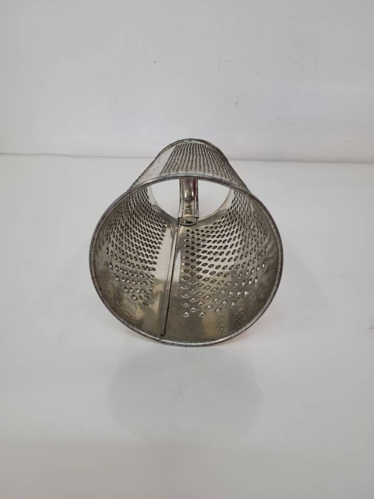 Kitchenconext's tweet image. Shredder kitchen grater vintage cooking accessories tuppu.net/db552c86 #Etsy #kitchenconnection #CottageDecor
