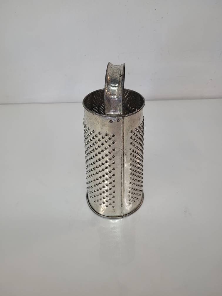 Kitchenconext's tweet image. Shredder kitchen grater vintage cooking accessories tuppu.net/db552c86 #Etsy #kitchenconnection #CottageDecor
