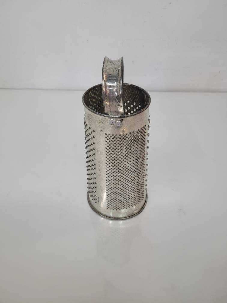 Kitchenconext's tweet image. Shredder kitchen grater vintage cooking accessories tuppu.net/db552c86 #Etsy #kitchenconnection #CottageDecor