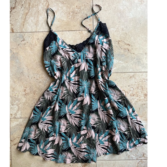 Adistelis's tweet photo. So good I had to share! Check out all the items I'm loving on @Poshmarkapp #poshmark #fashion #style #shopmycloset #vincecamuto #roxy #altardstate: https://t.co/gzCczzRU0n https://t.co/0gFDPpvIoT