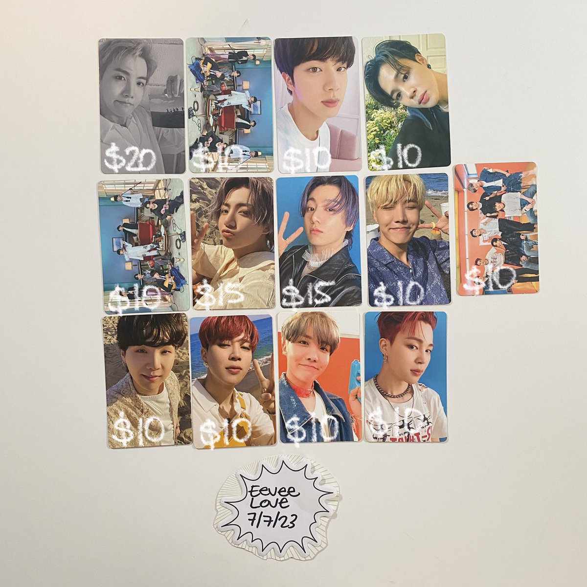 eeveelovesbts's tweet photo. WTS BTS OFFICIAL PHOTOCARDS:

•official and mint condition 
•pay pal zelle Venmo
•usa based world wide shipping available 

Dm me if you have a questions ! https://t.co/2aJ3WZ0nQA