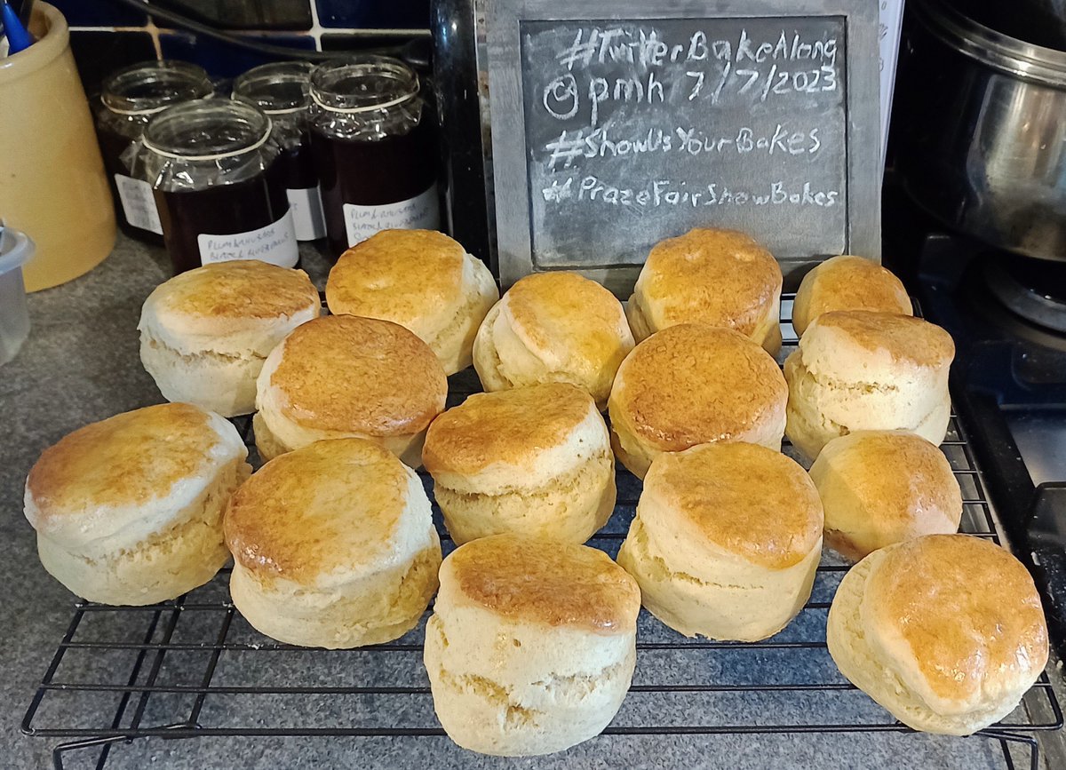 pmh's tweet photo. #PrazeFairShow Class 33: Royal cream tea for one. The best two of these will be on show with a teaset that I haven't sorted out yet. I was surprised to win this class last year, but I don't think these are quite as good #TwitterBakeAlong #ShowUsYourBakes https://t.co/WT9BvXBIxc
