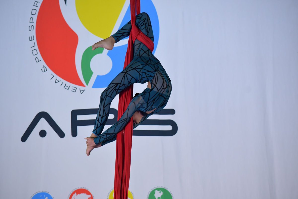 conadeoficial's tweet photo. Clasifican 125 atletas mexicanos al Campeonato Mundial de pole sports y deportes aéreos

Competirán en pole sports, pole art, aerial pole, tela y aro artístico; el certamen se llevará a cabo en Tubarão, Brasil 🇧🇷. 

👉 https://t.co/ZCfj4eIM4q https://t.co/b1RO8aBjrG