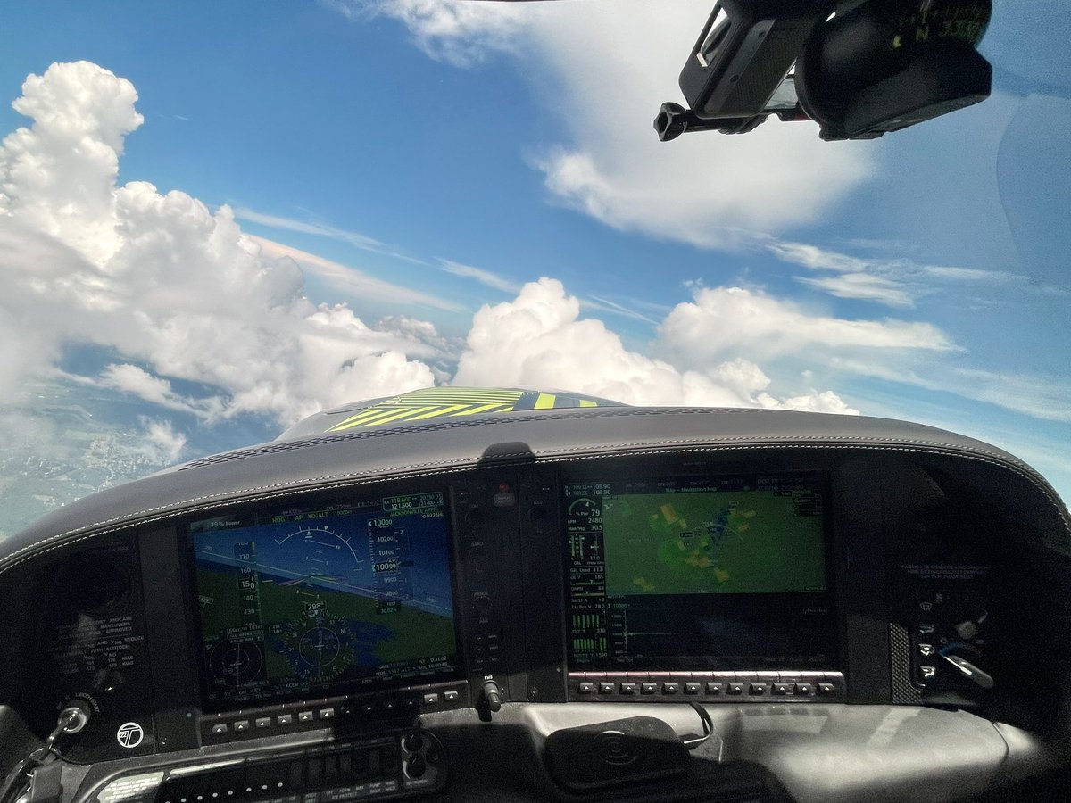 BradinMotion's tweet image. Picture perfect 700+ mile same-day roundtrip flight to/from a customer location in the Florida panhandle.  Such an incredible time machine making these visits so efficient, especially to somewhat remote locales. ☀️✈️ #NoPlaneNoGain #BizAvWorks #CirrusAircraft