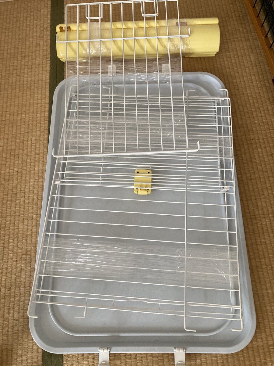 kakiguitar's tweet photo. 我が家は犬が2頭いて、ケージも2個持っているのですが、2頭とも全く使いません😅何かの時のためにひとつだけ取っておくとして、もうひとつは処分します。

#片付け https://t.co/OdEwX4VkEw