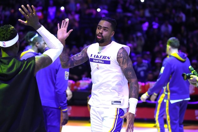 OFFICIAL: D'Angelo Russell is back with the #Lakers. 
lakersnation.com/los-angeles-la…