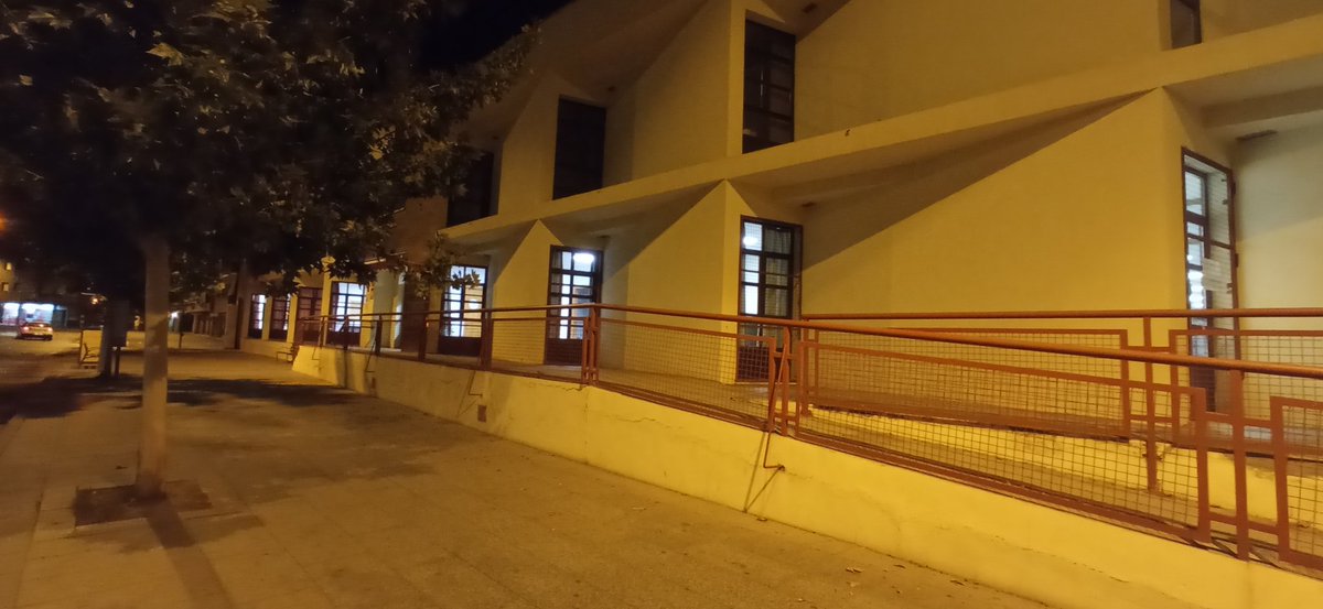 ferminuni's tweet photo. @aytogr  @PoliciaGr @marifrangr son las 1:30 de la madrugada  porque están encendidas las luces del #centrocivicozaidin así llevan varios meses. Hay que dar ejemplo en el ahorro energético. O algún funcionario despistado que no las apaga más atención @aytogr https://t.co/0PgfxRWZoh