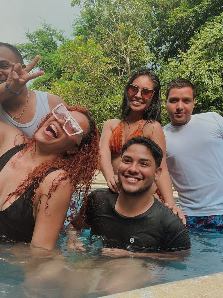 Gracias por tanto❤️🫧🌴 I love'em 
My colleagues.