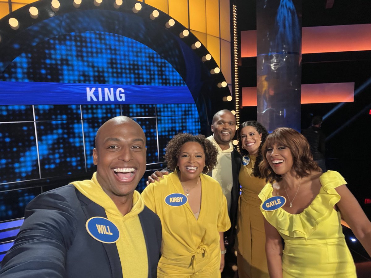 Selfie game strong with these #CelebrityFamilyFeud competitors! 🤩