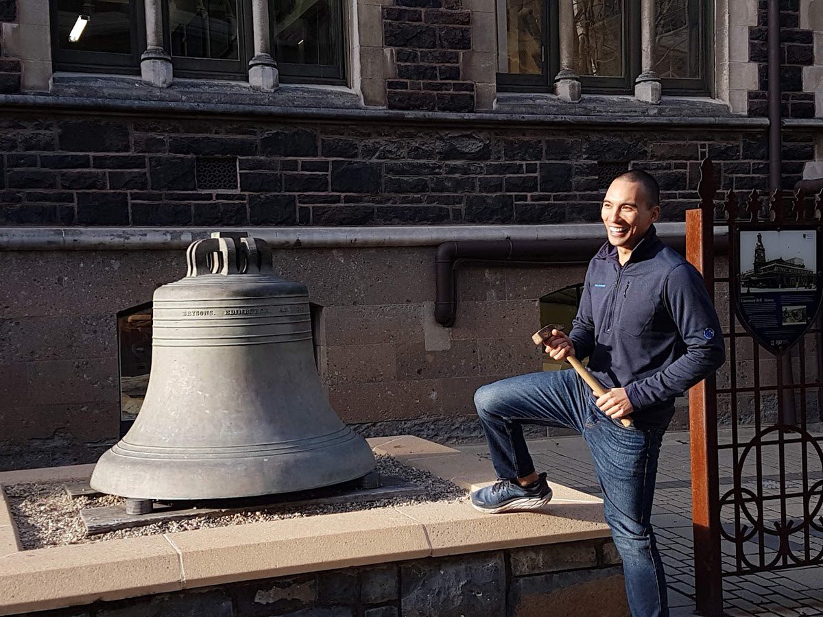 GeographyOtago's tweet image. Daniel Basubas ringing the bell after submitting his #PhD entitled: “A critical examination of the 'green economy' concept as a vehicle for inclusion: a qualitative case study of Agulhas Plain, South Africa.”
Congratulations Daniel!
👏🏽🥳👏🏽🥳
#OnlyOtago
#ChooseGeography
#postgrad