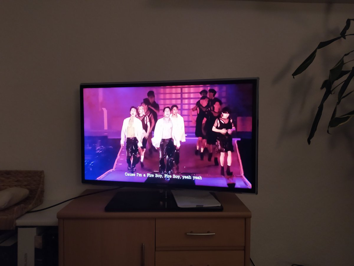 Allanea8's tweet image. Nice evening with #LOLFanFestRerun #LOLFanFest2023D2 #Lovolution and wonderful women #watchparty #nacktoderheulen @Mssinachen @VampyrHeimdall @Kalijar_says