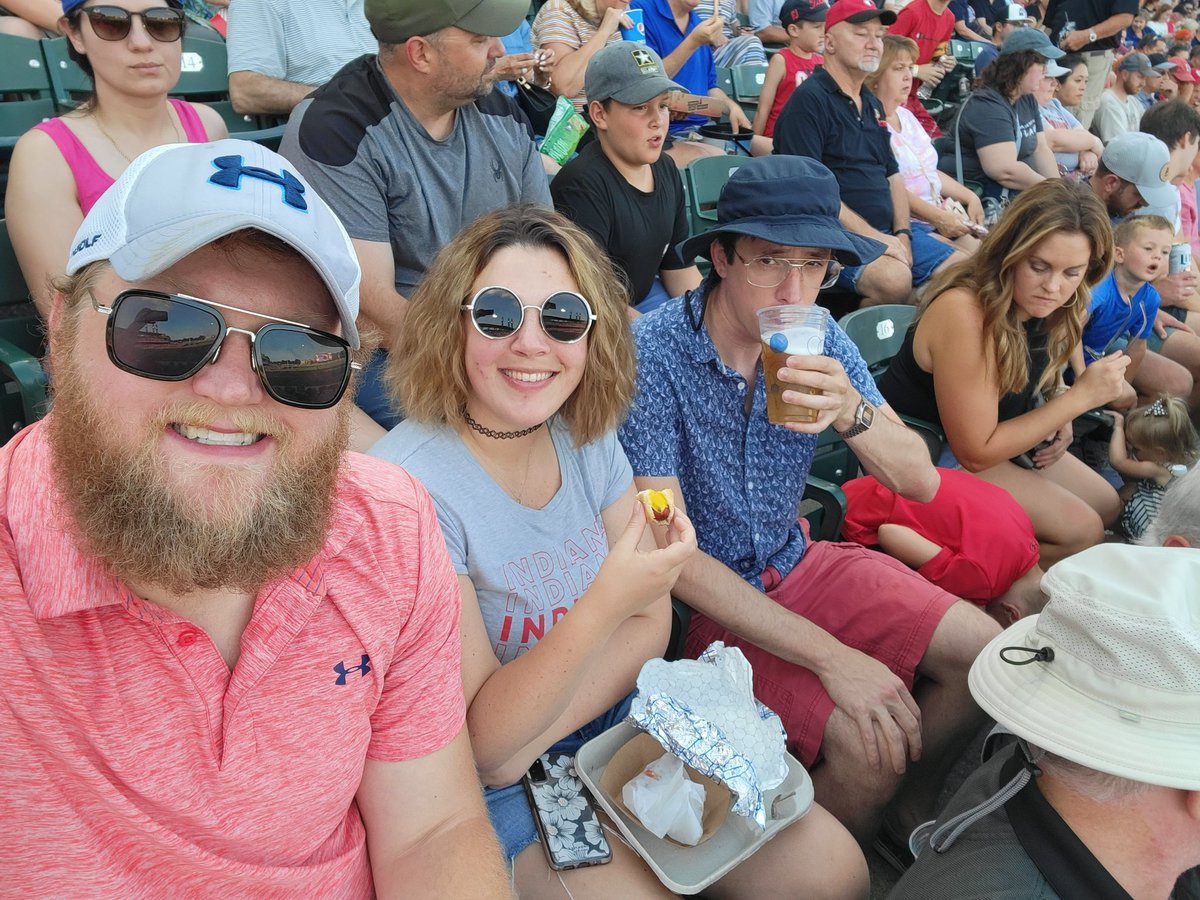 HoosierKnight1's tweet image. Got a babysitter tonight so we could chill and watch the Indians
#AtTheVic #LetsGoIndy