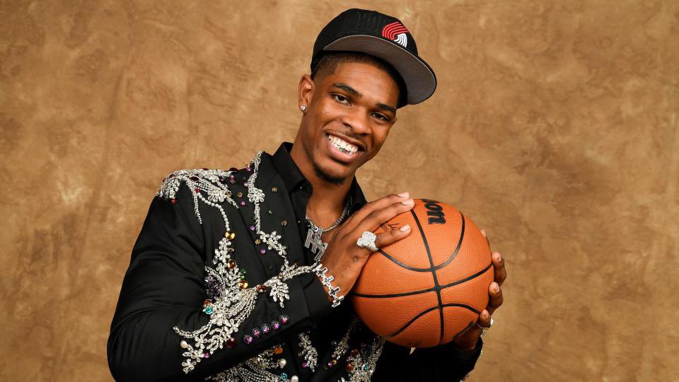 TheHoopCentral's tweet photo. Scoot Henderson in the 1st Quarter:

13 Points
3 Rebounds
3 Assists
71% FG
100% 3P https://t.co/SWMauYnwNZ