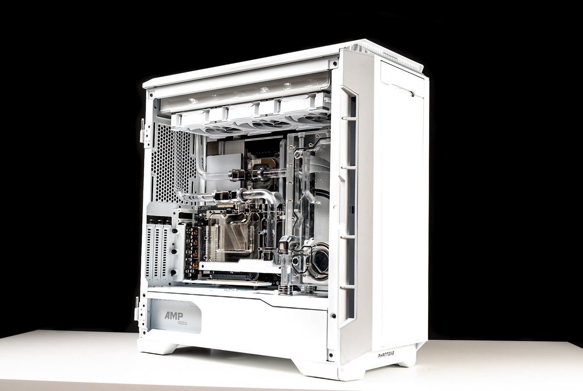 PhanteksUSA's tweet image. Looking good as always. Eclipse P600S Matte White👌
Credited : @pcwerkz

#custompcs #watercool #liquidcool #whitepc