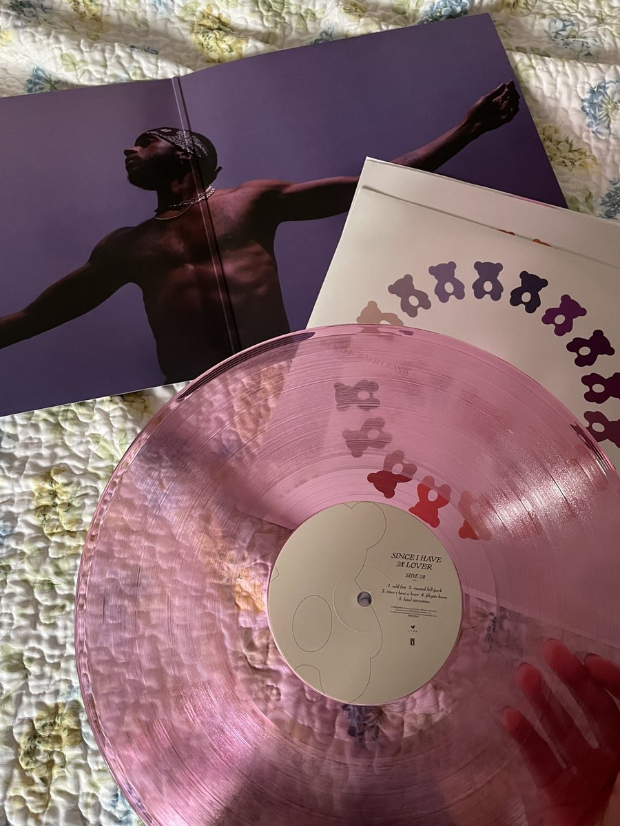 loyalzzx's tweet photo. The most beautiful vinyl I ever seen to the point where I decided to purchase one for the first time 🥹💜 @6LACK if you continue to make more vinyls like this I’ll def keep buying it I’m truly obsessed. https://t.co/JnorXWxij3