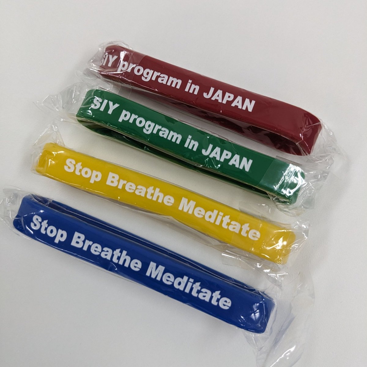 mindful_ls's tweet photo. 開場しました！
懐かしのリストバンド。 https://t.co/AYRBsWUjMO
