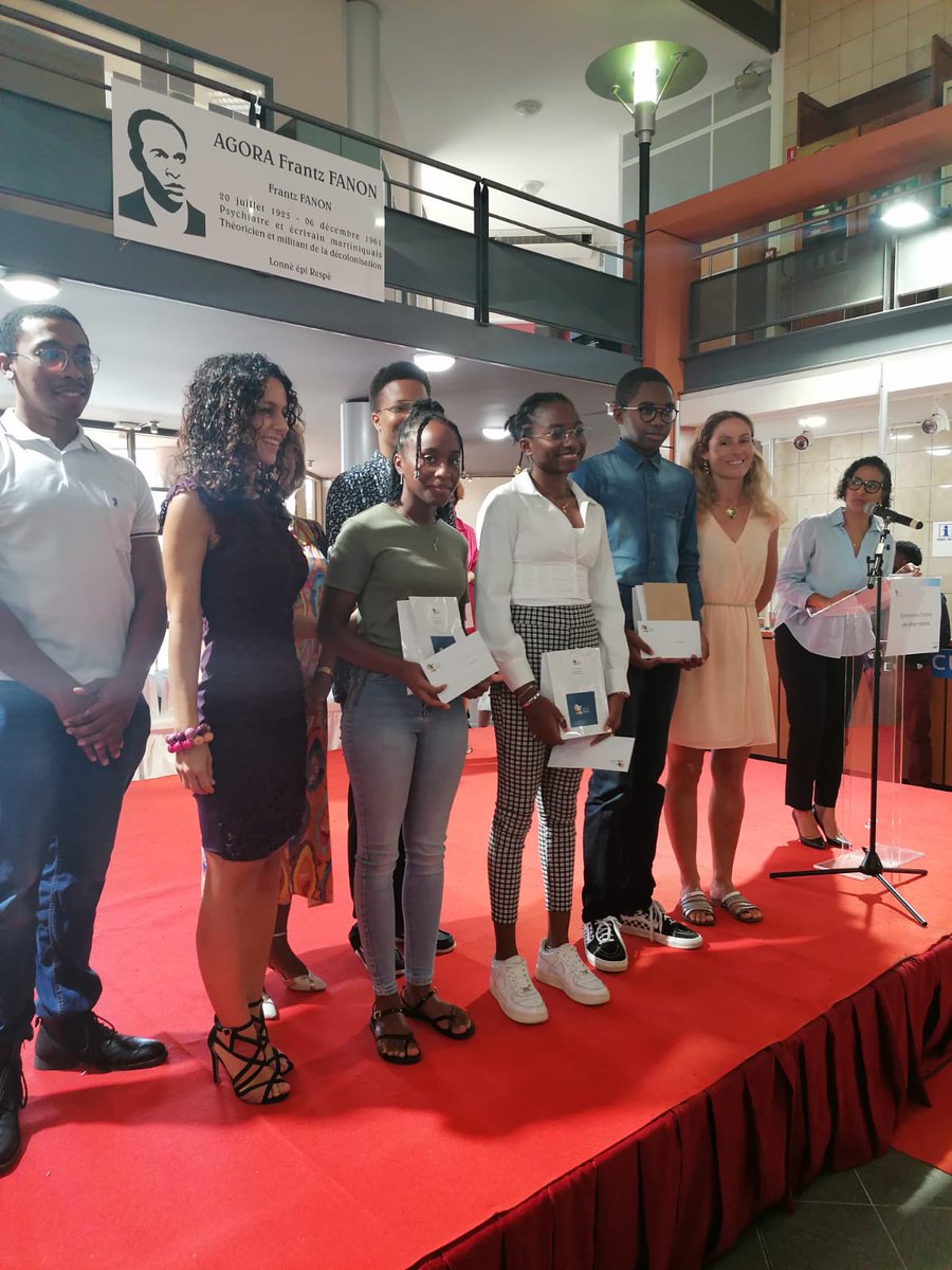 Collège Edmond Lucien Valard de Saint-Esprit tweet media