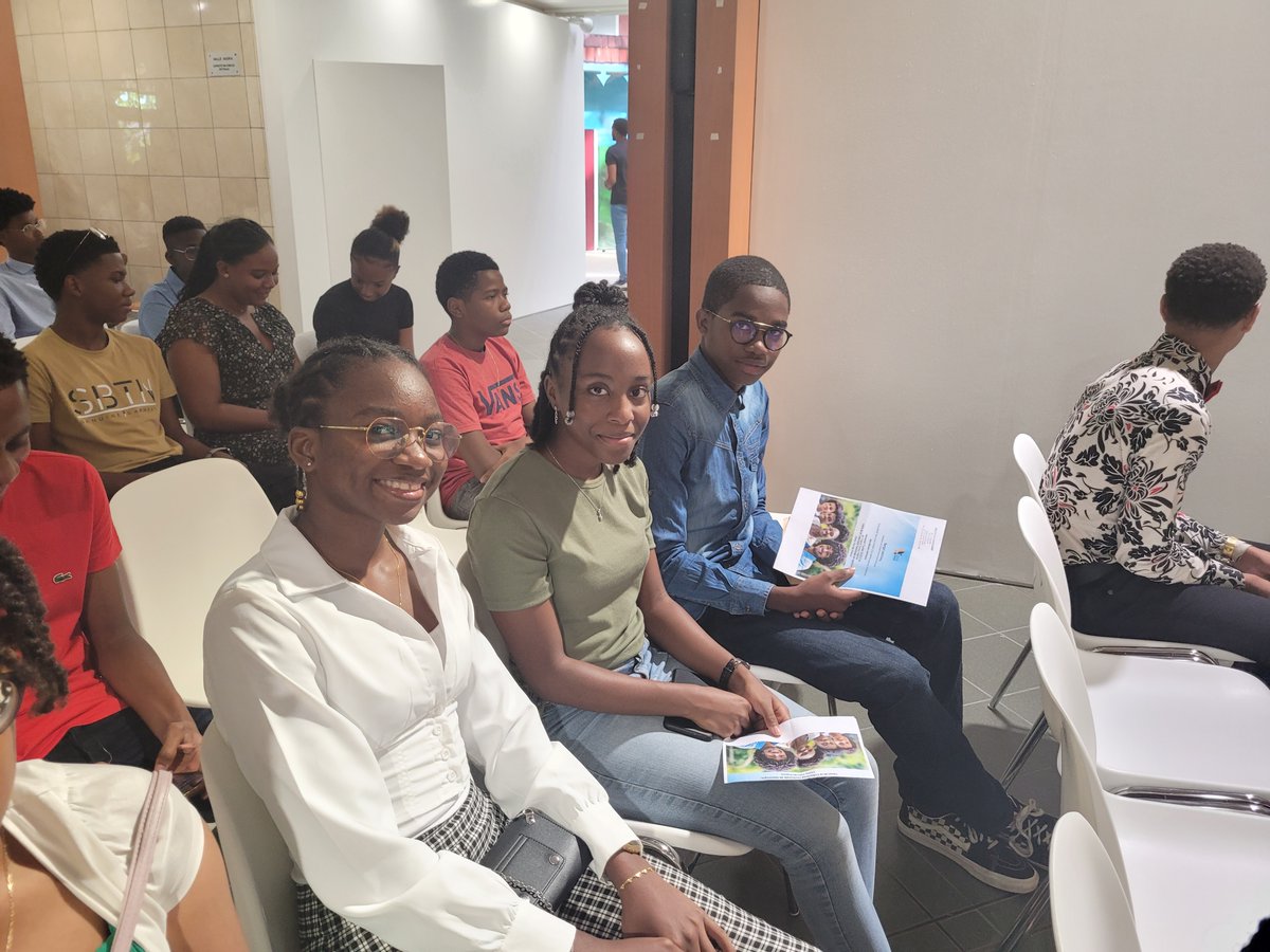 Collège Edmond Lucien Valard de Saint-Esprit tweet media