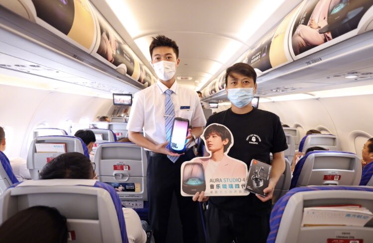 ChengYi_TiAmo's tweet photo. #ChengYi #成毅 on board China Southern Airlines 🥰🥰 

#ChengYixJBL https://t.co/enBBJQBEys