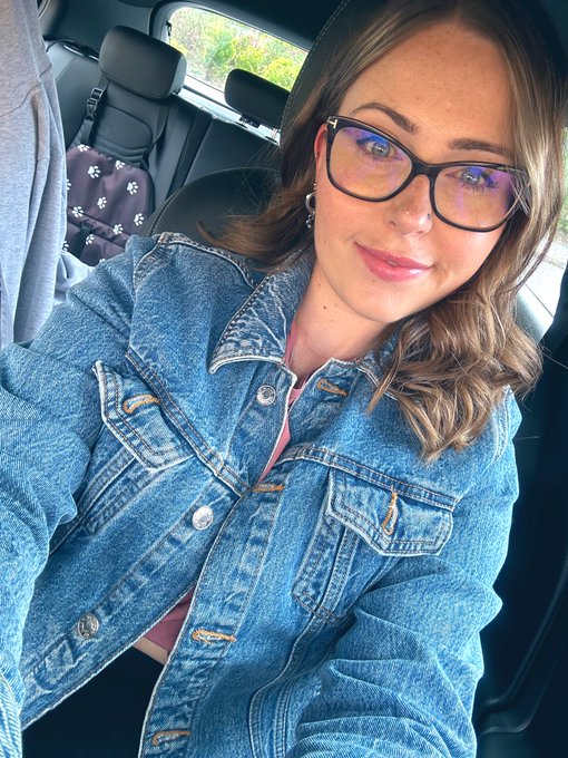 Jen Flix PINK CANOE CLUB™️ - 1 pic. Before first date > 4 hours later https://t.co/jFtClVOUli