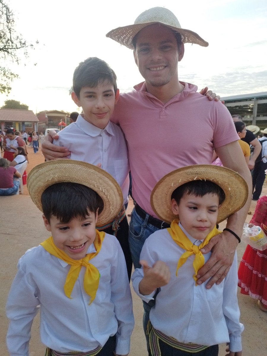 osdanipy's tweet photo. Necesitamos un programa de estudios del nivel inicial, primario y secundario que facilite el aprendizaje de nuestro idioma guaraní. NO hacerlo difícil, NO hacerlo complejo, porque desalienta al estudiante cuando es jetu'u.

Mantener la cultura y tradiciones son importantes. 🇵🇾 https://t.co/RKTwA8dp7N