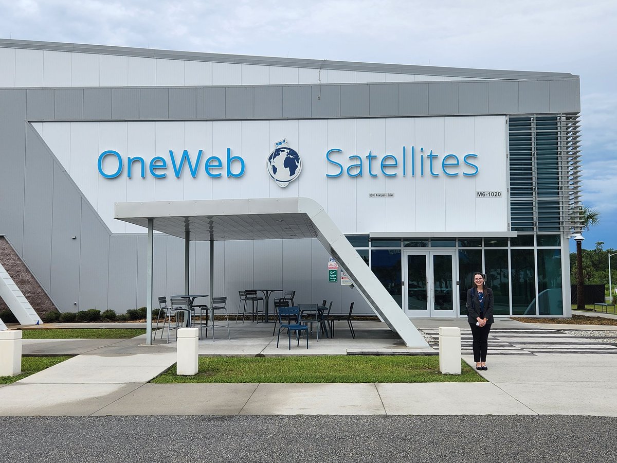 The SPACE Lab had a wonderful time at our meetings and tour at @OneWebSatellit1 today. Thank you for showing us around -- what an amazing facility! 🛰
