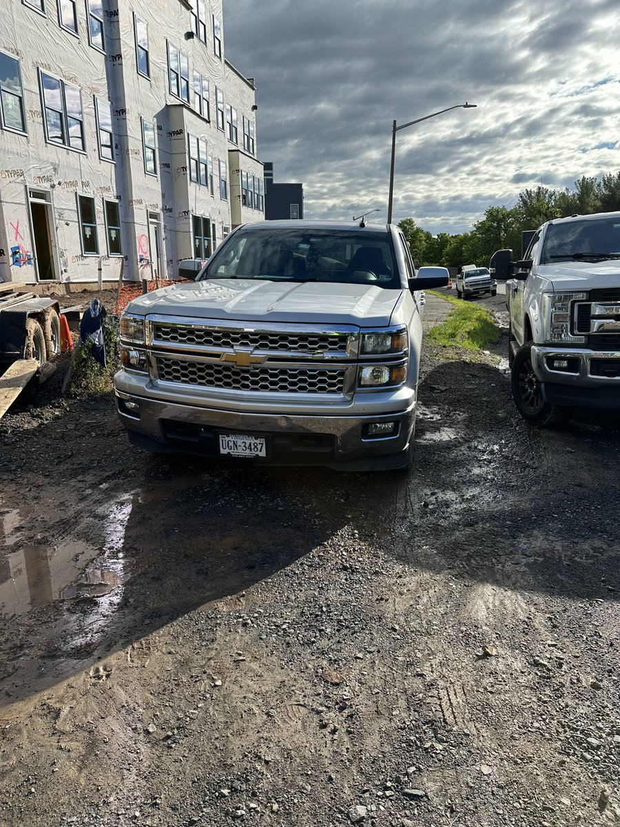 TomWyland's tweet photo. @VAbikecommuter @fairfaxcounty Happens to be 4 -5 times a week at @PulteHomes Reston Arboretum. County staff took 28 days to reply to my issue. This is what car bias looks like. https://t.co/3D3p6RHJhK