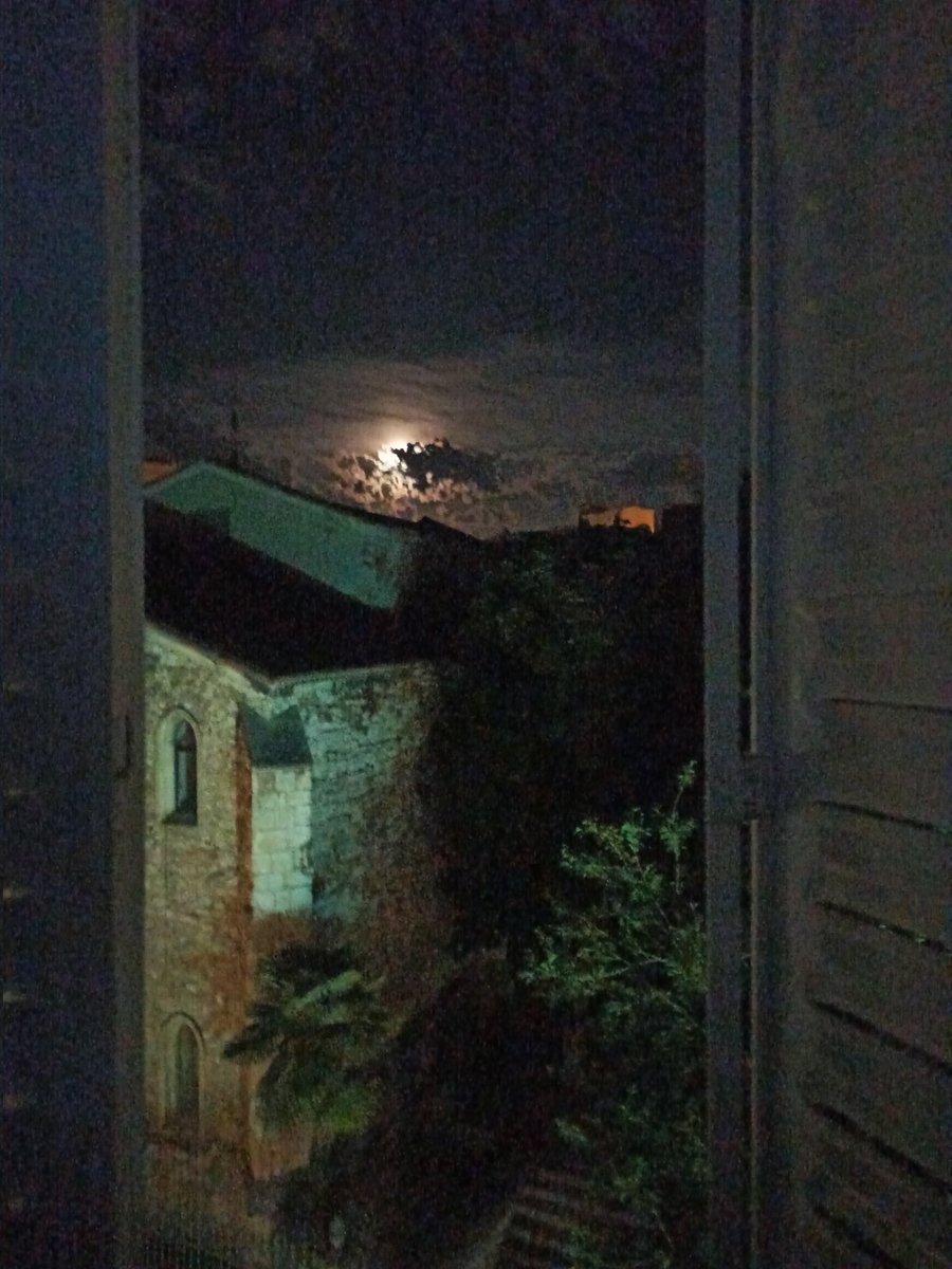 josemanuCH's tweet photo. 🌚☁ https://t.co/LcJAfDH9Ju