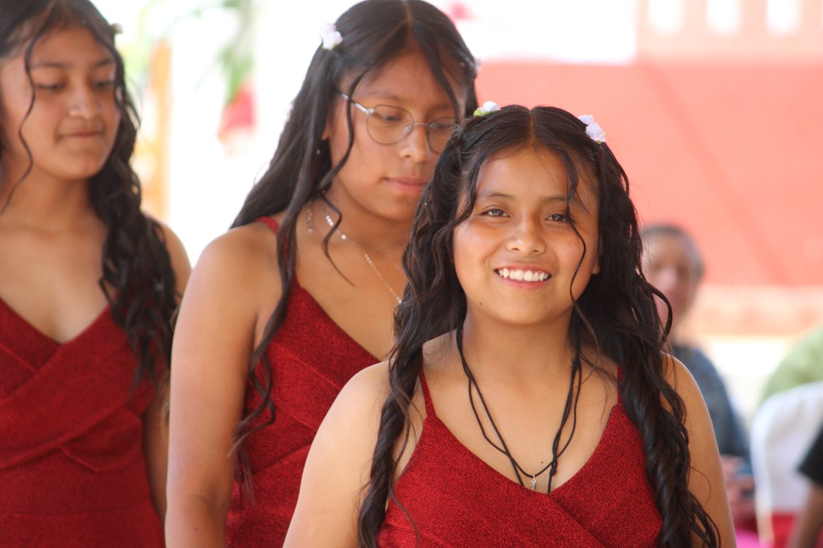 DanielGOaxaca's tweet photo. #Felicito a l@s jóvenes que egresan de las distintas instituciones educativas, en especial a las y los alumnos de la #Telesecundaria de la #ColoniaLasFlores de #Miahuatlán de Porfirio Díaz, l@s invito a luchar por sus sueños, para que juntos recuperemos la #GrandezaDeMéxico 🇲🇽🇲🇽 https://t.co/0yl9HuWcsf